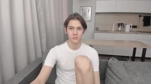 Snapshot of 0verlandd chatting on 09-18-25, 12:18 Adam online show from 09-18-25, 12:18