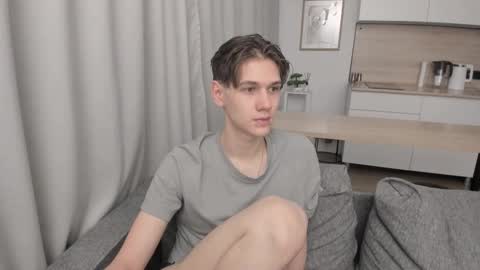 Snapshot of 0verlandd chatting on 10-08-25, 01:31 Adam online show from 10-08-25, 01:31