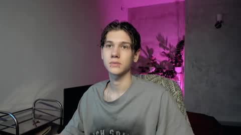 Snapshot of 0verlandd chatting on 11-04-25, 10:14 Adam online show from 11-04-25, 10:14