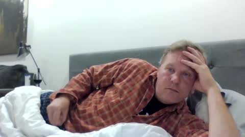 Snapshot of 1029mn chatting on 10-12-25, 04:11 Takin Profits online show from 10-12-25, 04:11