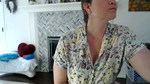 Aurora Willows online show from 06-18-26, 08:02