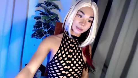Snapshot of 18_nicole chatting on 04-24-26, 11:34 barbie online show from 04-24-26, 11:34