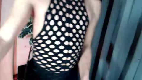 Snapshot of 18_nicole chatting on 05-01-26, 05:39 barbie online show from 05-01-26, 05:39