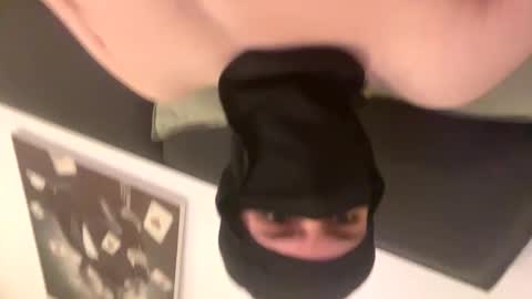 Snapshot of 18cm__dick chatting on 06-04-26, 12:16 Erwan online show from 06-04-26, 12:16