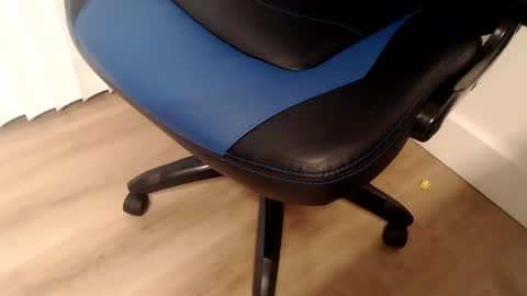 i erupt if you suck ur nipples 4 me and look at the camera while watching me online show from 04-01-26, 12:06