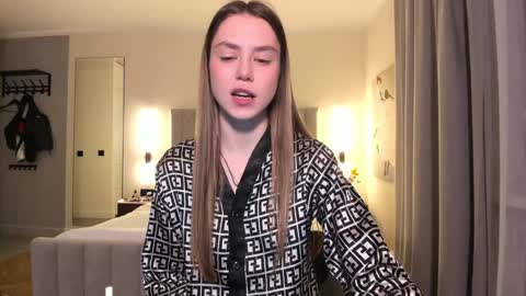 Snapshot of 1i1ypa1mer chatting on 12-13-24, 07:32 Lily 3 online show from 12-13-24, 07:32