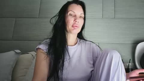 Snapshot of 1lovely1 chatting on 07-03-26, 02:23 Onna online show from 07-03-26, 02:23