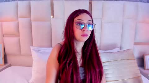 Snapshot of 1m_bella chatting on 02-11-25, 07:02 bella online show from 02-11-25, 07:02