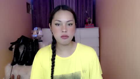 Snapshot of 1miracle_tranny chatting on 06-17-26, 07:00 1miracle_tranny online show from 06-17-26, 07:00