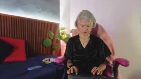 Miss Monserrate online show from 02-07-26, 01:04