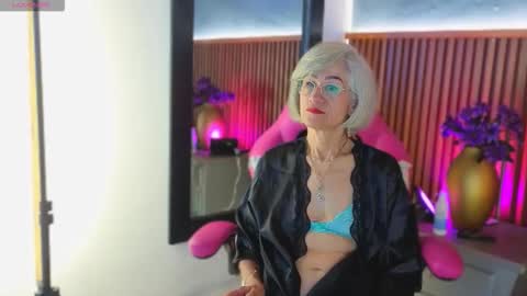 Snapshot of 1miss_monserrate chatting on 05-11-26, 02:23 Miss Monserrate online show from 05-11-26, 02:23