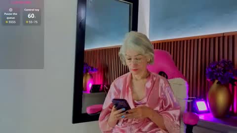 Snapshot of 1miss_monserrate chatting on 06-01-26, 01:57 Miss Monserrate online show from 06-01-26, 01:57