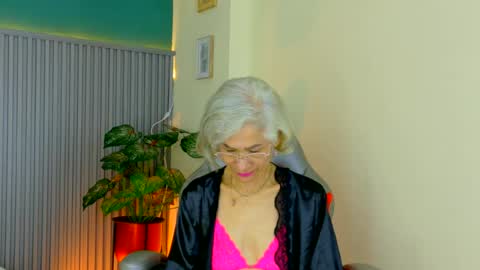 Miss Monserrate online show from 06-17-26, 02:07