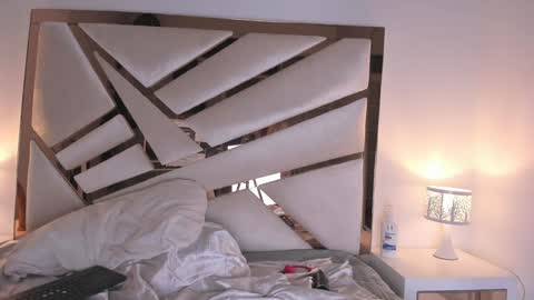 Luisa online show from 12-15-24, 02:59