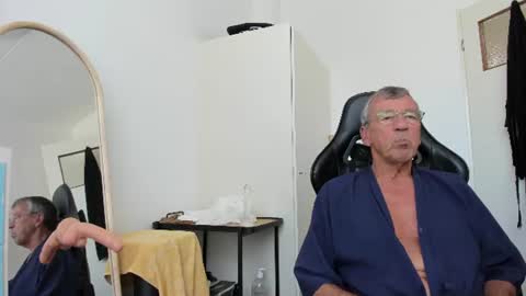 Henk online show from 07-12-26, 02:08