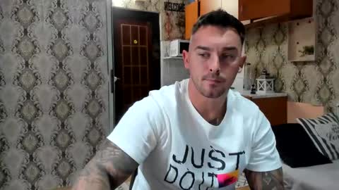 2sexymuscles online show from 09-20-25, 08:32