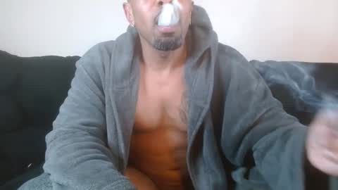 Snapshot of 420flyguy chatting on 12-12-24, 07:48 420flyguy online show from 12-12-24, 07:48