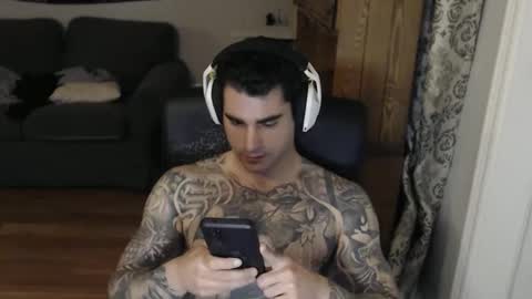 Snapshot of 420randomguy chatting on 04-19-26, 09:06 Anomander Rake online show from 04-19-26, 09:06