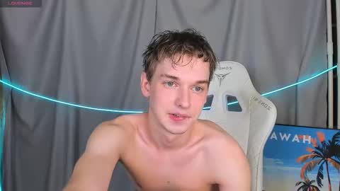 Snapshot of 4ever_dude chatting on 11-02-25, 05:54 Andrew online show from 11-02-25, 05:54