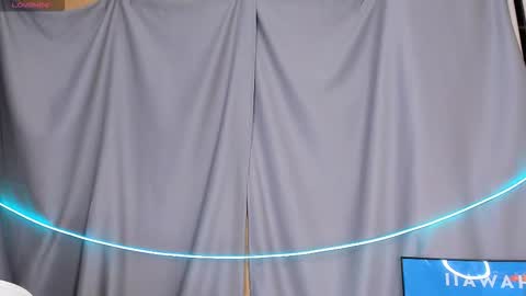 Snapshot of 4ever_dude chatting on 11-08-25, 03:45 Andrew online show from 11-08-25, 03:45