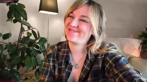 Snapshot of 5_in_one chatting on 05-25-26, 03:34 Sunshine online show from 05-25-26, 03:34