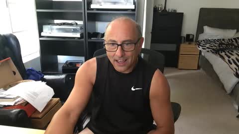 daddy vegas  for single women and couples here online show from 04-08-26, 07:25