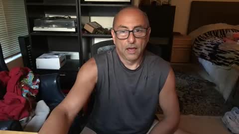 daddy vegas  for single women and couples here online show from 05-28-26, 02:09