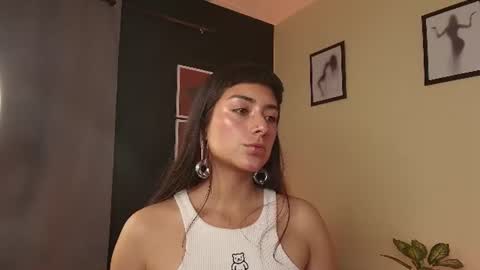 Snapshot of 6briela9 chatting on 06-15-26, 11:29 B R I E L A online show from 06-15-26, 11:29