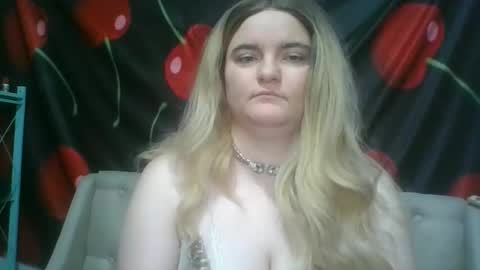 Snapshot of 6redhotbunnie9 chatting on 11-18-25, 12:38 6redhotbunnie9 online show from 11-18-25, 12:38