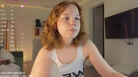 Snapshot of 819sunflowerinahat2016 chatting on 10-27-25, 12:09 Cornelia and Dante online show from 10-27-25, 12:09