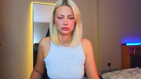 Snapshot of 88_nura chatting on 09-23-25, 03:31 Nura online show from 09-23-25, 03:31