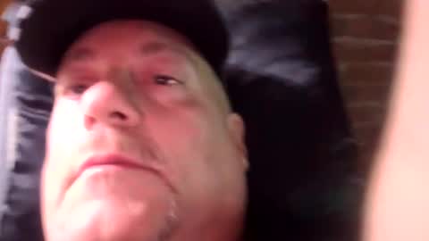 8bottomfeeder8 online show from 10-04-25, 10:02