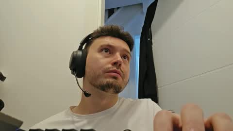 Snapshot of 8inchdude93 chatting on 09-23-25, 08:39 8inchdude93 online show from 09-23-25, 08:39