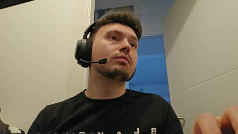 Snapshot of 8inchdude93 chatting on 10-01-25, 09:26 8inchdude93 online show from 10-01-25, 09:26