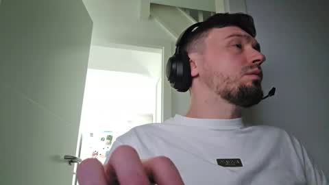 8inchdude93 online show from 04-30-26, 09:37