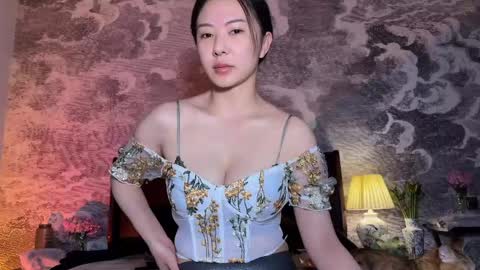 Snapshot of 9567gigi chatting on 04-15-26, 05:25 lily online show from 04-15-26, 05:25
