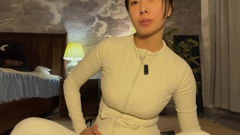 Snapshot of 9567gigi chatting on 04-18-26, 02:10 lily online show from 04-18-26, 02:10