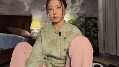 Snapshot of 9567gigi chatting on 04-19-26, 01:21 lily online show from 04-19-26, 01:21
