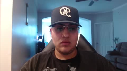 Snapshot of 99_butterfly_boy99 chatting on 10-23-25, 07:12 Butterfly boy online show from 10-23-25, 07:12