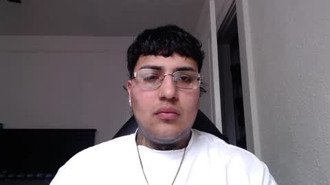 Snapshot of 99_butterfly_boy99 chatting on 03-26-26, 06:57 Butterfly boy online show from 03-26-26, 06:57