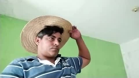 Snapshot of 9vinhocamshow chatting on 12-17-24, 11:49 9vinhocamshow online show from 12-17-24, 11:49