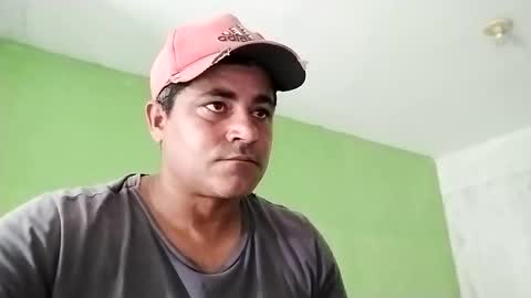 Snapshot of 9vinhocamshow chatting on 12-22-24, 12:05 9vinhocamshow online show from 12-22-24, 12:05