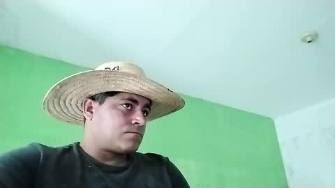 Snapshot of 9vinhocamshow chatting on 02-14-25, 11:42 9vinhocamshow online show from 02-14-25, 11:42