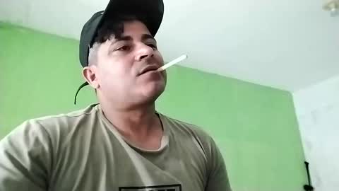 Snapshot of 9vinhocamshow chatting on 03-03-25, 11:33 9vinhocamshow online show from 03-03-25, 11:33