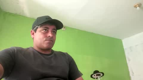 Snapshot of 9vinhocamshow chatting on 10-22-25, 11:43 9vinhocamshow online show from 10-22-25, 11:43