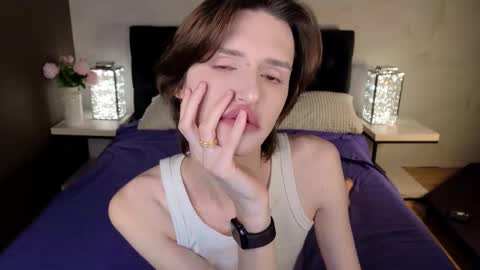 Snapshot of _adrian_the_one chatting on 09-14-25, 08:30 adrian online show from 09-14-25, 08:30