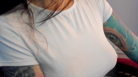 Snapshot of _aliice_1 chatting on 12-30-24, 10:01 Alice online show from 12-30-24, 10:01