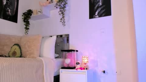 Snapshot of _alissonrose chatting on 10-23-25, 08:07 Karo online show from 10-23-25, 08:07