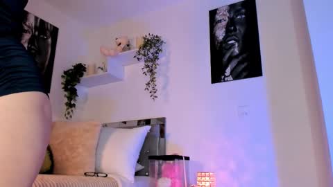 Snapshot of _alissonrose chatting on 10-29-25, 10:33 Karo online show from 10-29-25, 10:33