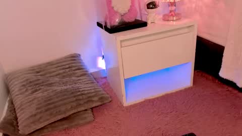 Snapshot of _alissonrose chatting on 05-19-26, 06:58 Karo online show from 05-19-26, 06:58
